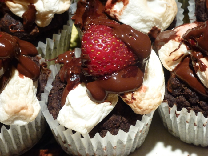 strawberry s'mores cupcakes